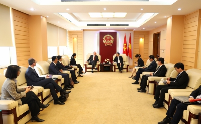 Thứ trưởng Nguyễn Huy Dũng tiếp Phó Chủ tịch Airbus Defence and Space